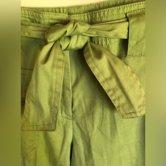 Dahlia Casual Green Capri Pants- 8P- Stretch- Cotton/Spandex - Picture 2 of 8